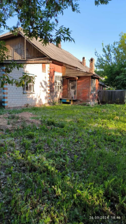 Долю в деревянном доме барачного типа