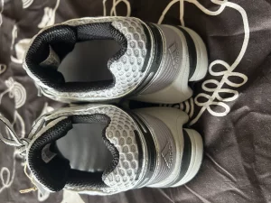 Продам кроссовки adidas