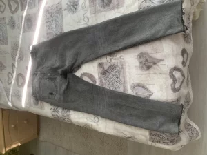 Продам женские джинсы