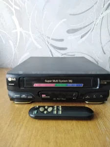 DVD плеер и кассетный видео плеер