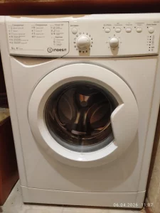 Стиральную машинку Индезит