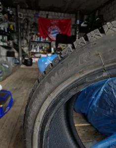 Почти новую резину Grenlander ICEDEFENSOR STUD II