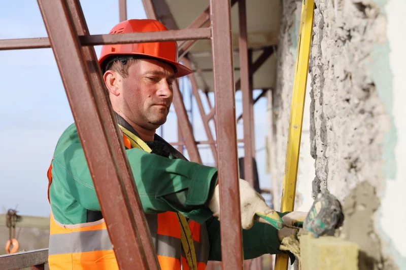 Берут без опыта. Десятка свежих вакансий из каталога BOBR.BY