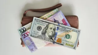 Доллар уверенно движется к цене в 3 рубля