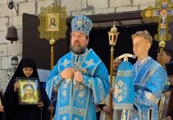 Епископ Бобруйский и Быховский Серафим возглавил Божественную литургию в Прощанской пустыни в честь праздника Спаса на Убрусе