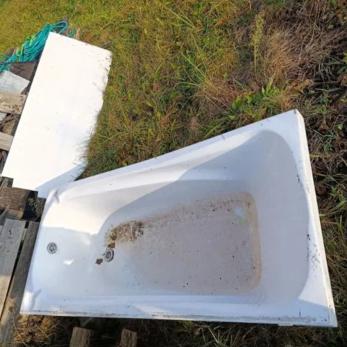 Ванна акрил с экраном 1.5м. цена 100р