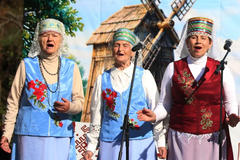 «Глушанский хуторок»: обряды, артисты, хендмейд. Репортаж BOBR.BY