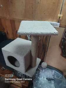 Домик с когтеточкой для кота или кошки. 50 р