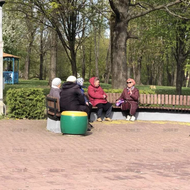 И бабули после зимы красивые и довольные)