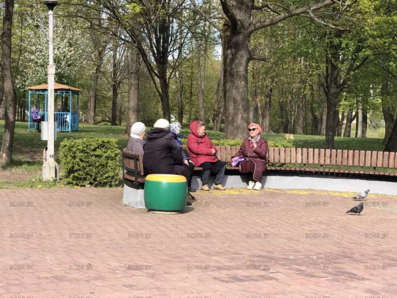 И бабули после зимы красивые и довольные)