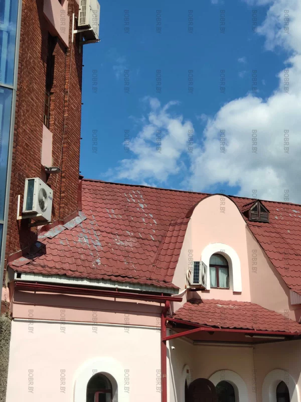Чырвоная Вежа. Краска на крыше уже некрасиво облупилась, Шура балаганов перестал говорить цитатами из золотого телёнка, а часы перестали бить 7:40. Как говорится, ломать не строить!