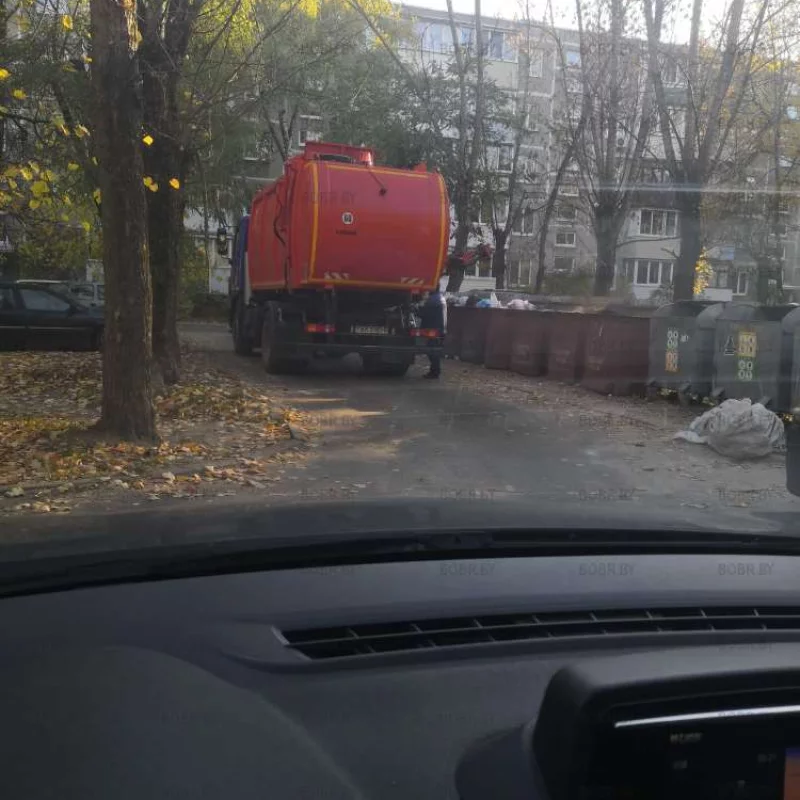 Вечная проблема проезда, но коммунальники здесь непричем