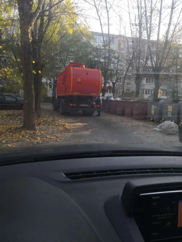 Вечная проблема проезда, но коммунальники здесь непричем