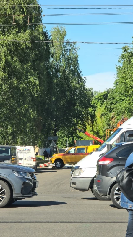 На улице Пушкина произошло какое-то происшествие, аварийная Газовая служба перекрыла дорогу