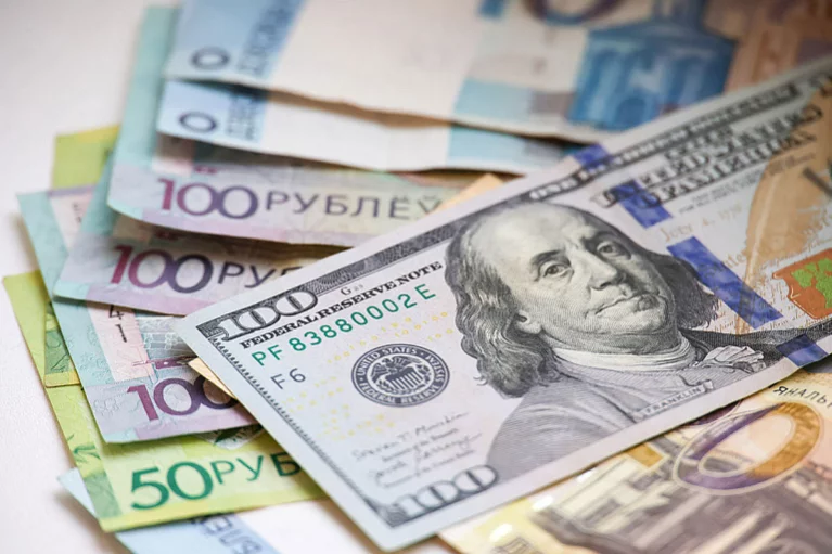Доллар не двигается, евро резко дорожает. Курсы валют на 5 марта