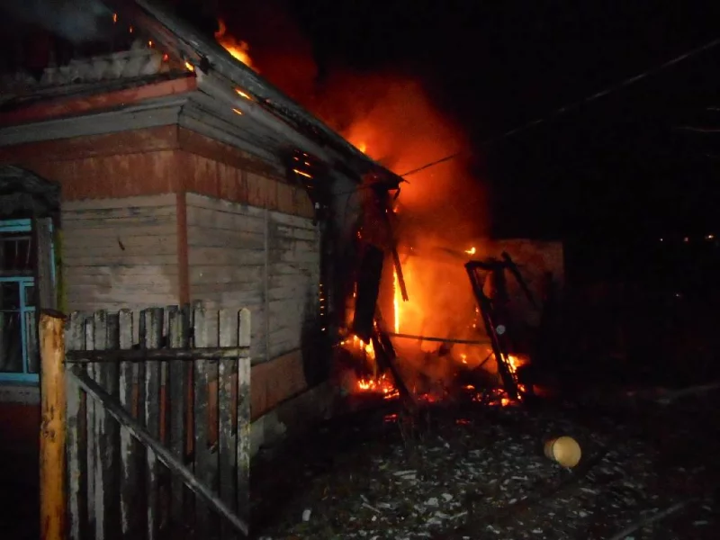 Пожар в 4-квартирном жилом доме на улице Железнодорожной