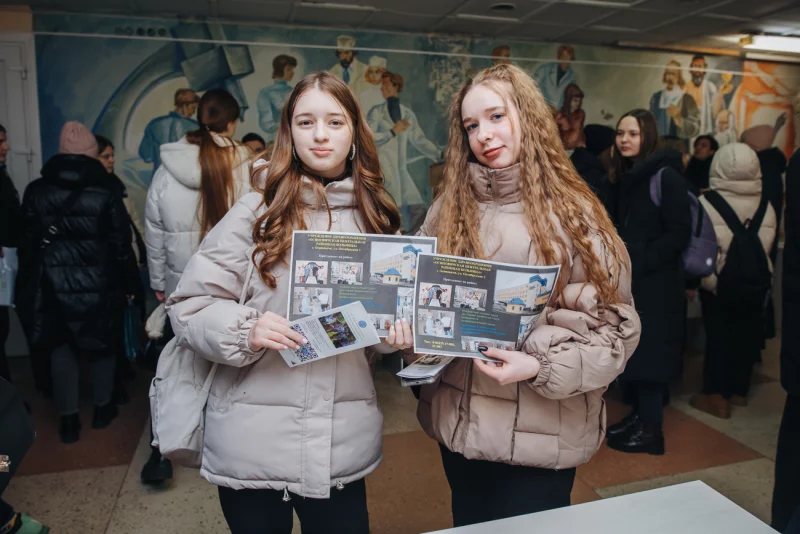Зовут в медицину, даже с 9-го класса: в медколледже состоялась ярмарка целевых мест