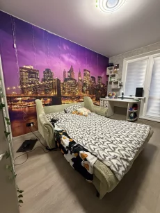 Доля в четырехкомнатной квартире на ул. Ульяновская, д. 21