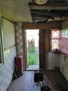 Полдома