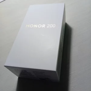 Телефон HONOR 200