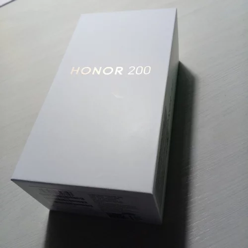 Телефон HONOR 200