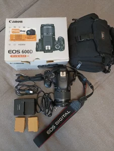 Зеркальный фотоаппарат Canon 600D