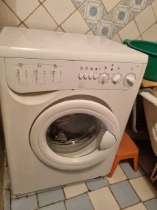 Стиральную машинку INDESIT