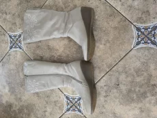 Продам кожаные сапоги