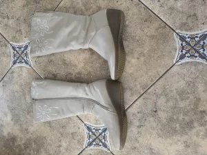 Продам кожаные сапоги