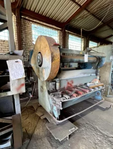 Гильотинные ножницы