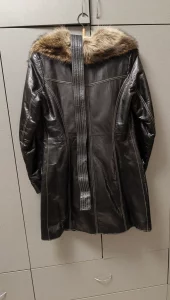 Продам женское кожаное пальто 42/44