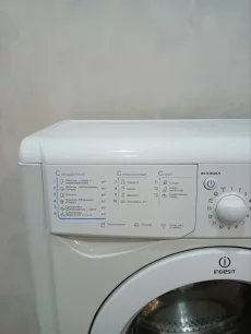 Стиральную машину Индезит