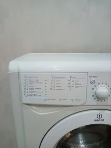 Стиральную машину Индезит