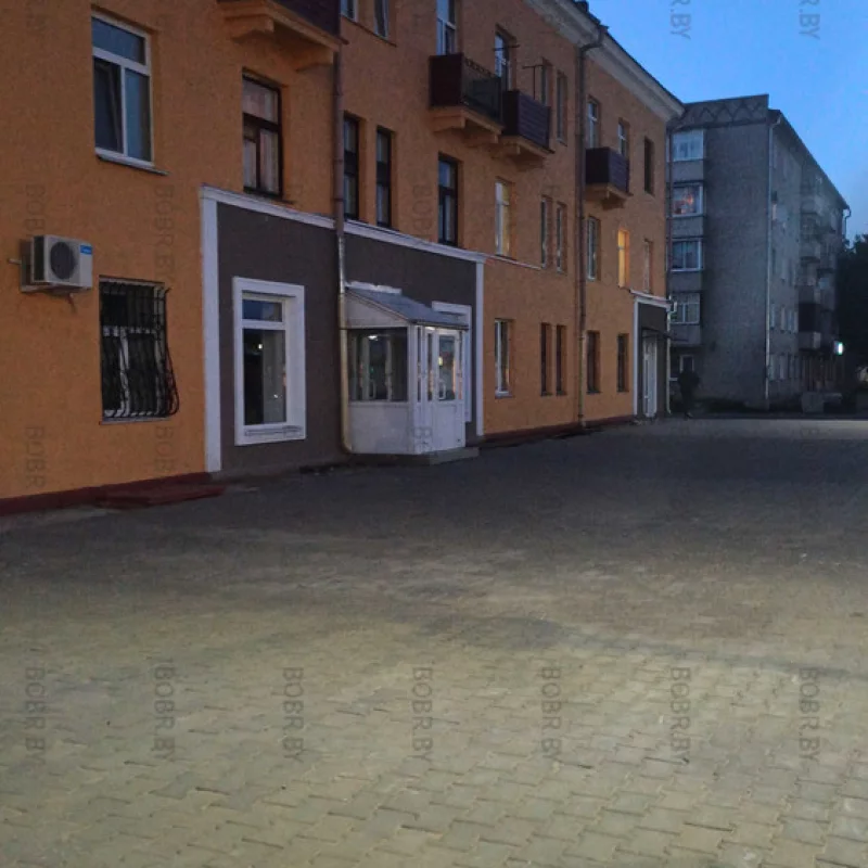 Это всё, что осталось после киосков. Октябрьская. 