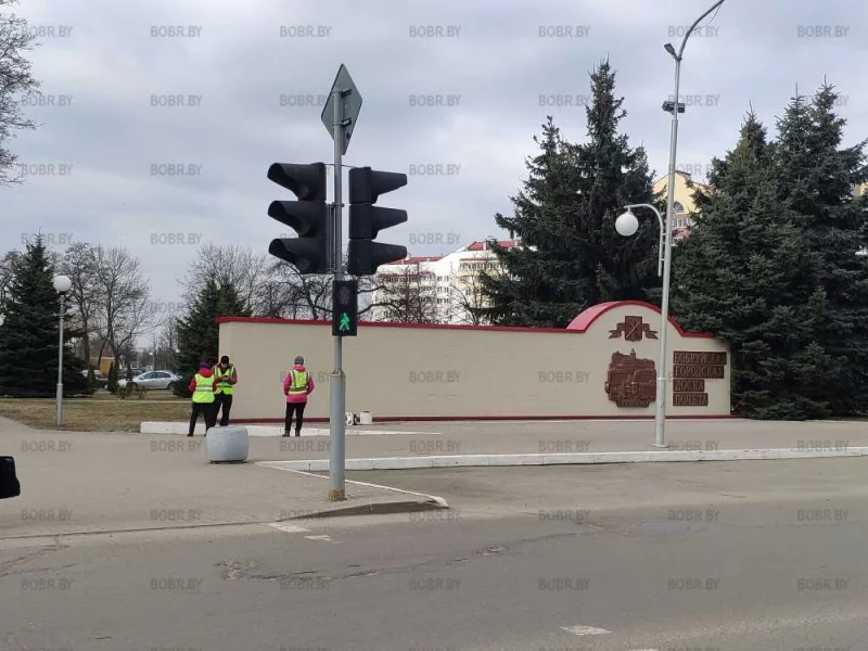 В Бобруске приводят в порядок доску почета для новых героев