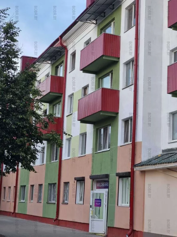 Интересная цветовая гамма из трудно сочетаемых цветов.