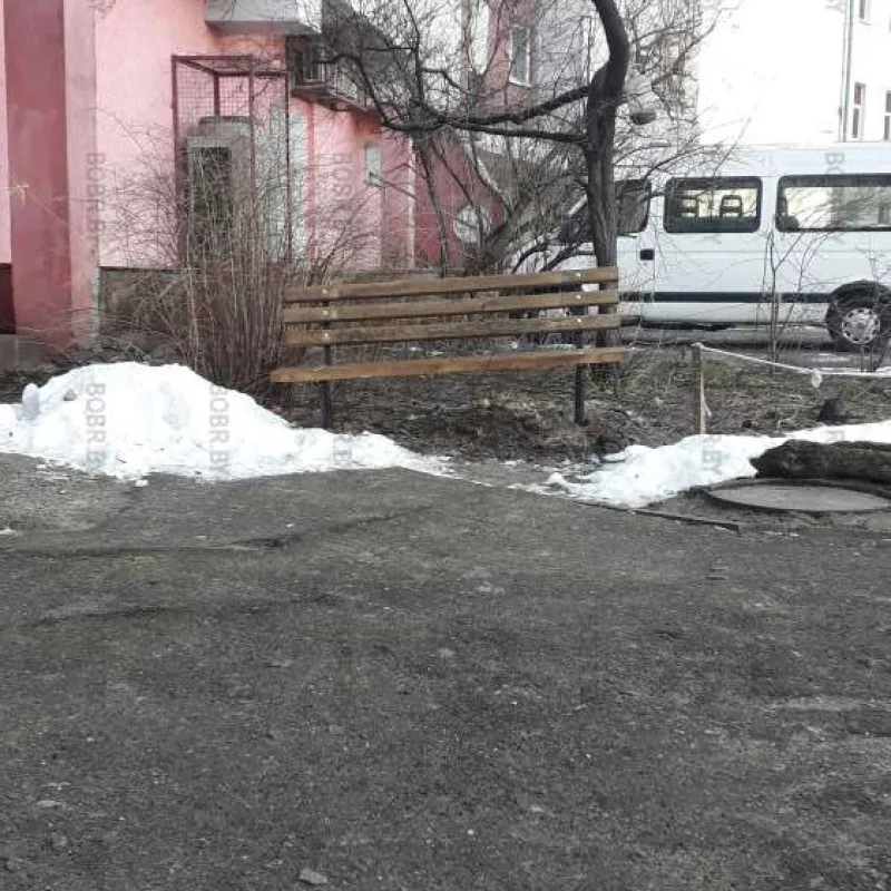 Лавочку установили в декабре. жкх 13, Социалистическая 115