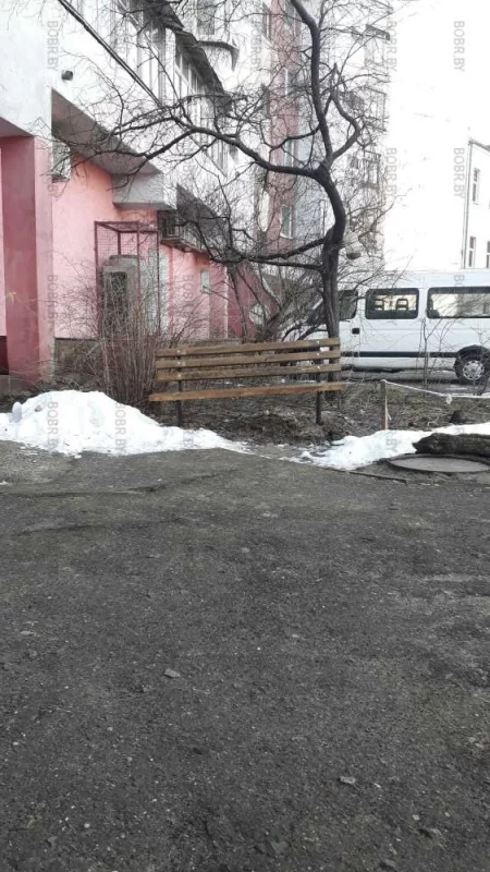 Лавочку установили в декабре. жкх 13, Социалистическая 115