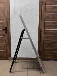 Стремянка на 4 ступеньки