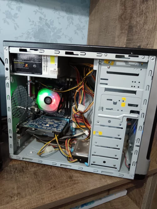 Системный блок и монитор