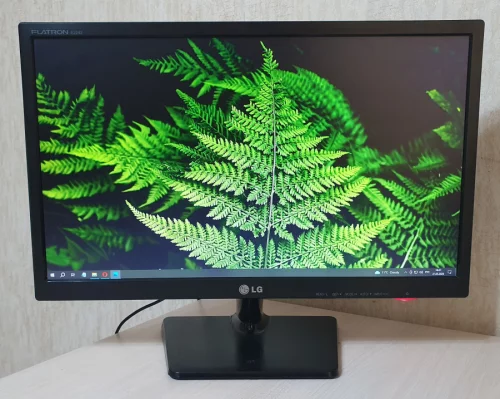 Монитор LG 22" Full HD