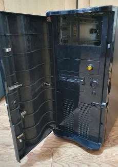 Корпус Thermaltake