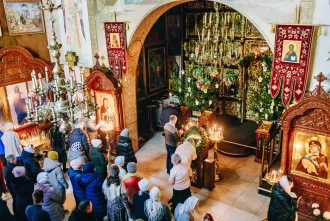 Рождественская ночь в Старом храме: Более 100 бобруйчан встретили праздник в Николо-Софийском храме