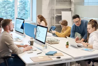 Почти половина белорусов работает во время отпуска – исследование