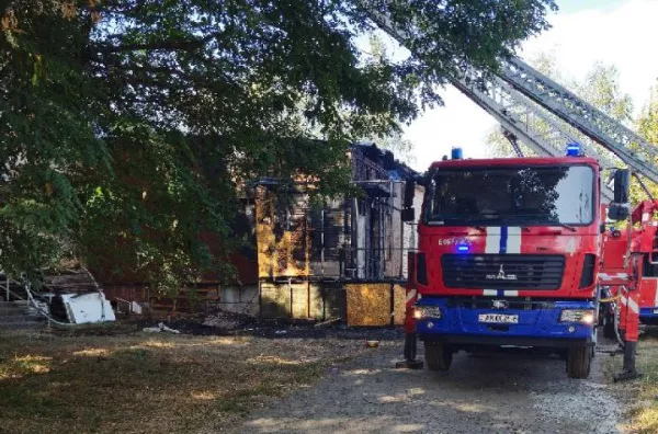 В бобруйском Авиагородке горел кафе-бар «Авиатор». ВИДЕО