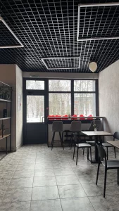 Опытный бариста в кафе