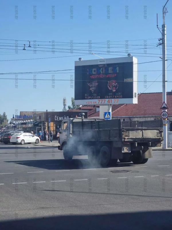 Антиэкология. Дым с этого маза, завонял всю улицу