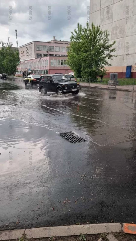 Высокотехнологичная укладка нового асфальта, когда после укладки нового асфальта образуются лужи и ливнёвая канализация не работает. Удачный пример того когда до ремонта было лучше чем после
