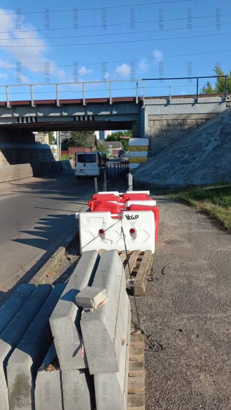 Ремонт ограды без движения уже третью неделю