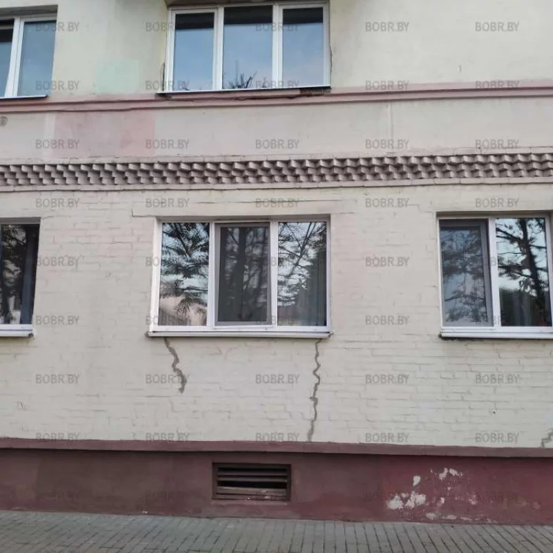 Наша стабильность трещит по швам, хорошо что хоть не синей изоленты это дом отремонтировали.
